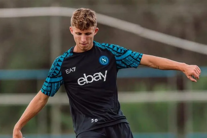 Хавбек «Наполи» Йеспер Линдстрём присоединился к «Эвертону» на правах аренды Хавбек «Наполи» Йеспер Линдстрём присоединился к «Эвертону» на правах аренды