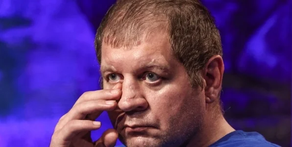 Гаджиев об операции Емельяненко: его Всевышний оберегает от боев, не надо ему драться Гаджиев об операции Емельяненко: его Всевышний оберегает от боев, не надо ему драться