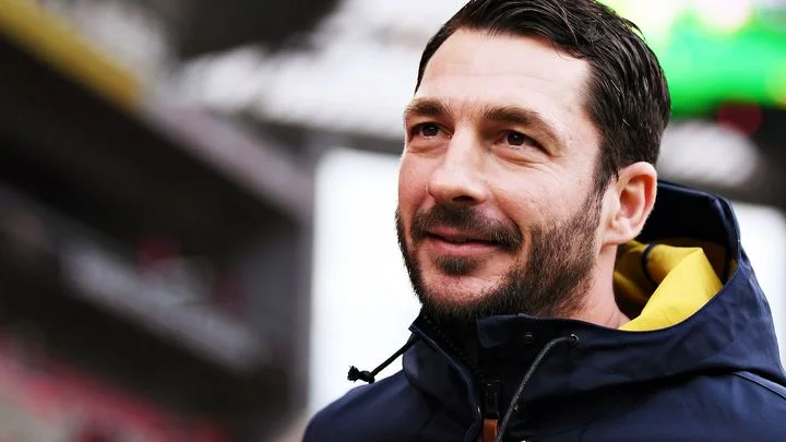 Сандро Шварц: «Это моя не последняя игра в качестве главного тренера. Говорят о «Герте». Сейчас я не комментирую такие слухи» Сандро Шварц: «Это моя не последняя игра в качестве главного тренера. Говорят о «Герте». Сейчас я не комментирую такие слухи»