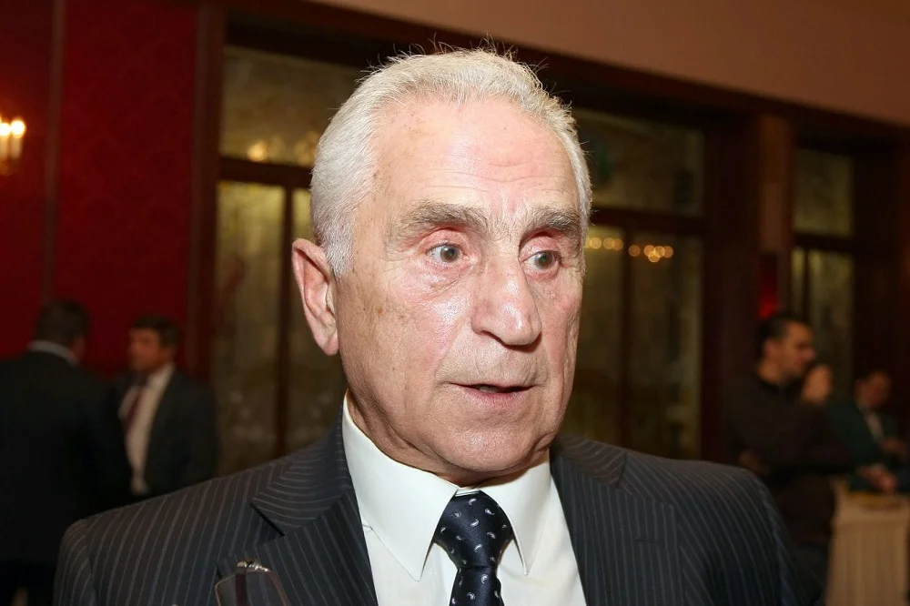 Кавазашвили: «Не знаю, почему первый специалист доверял Хвиче, и он сразу стал звездой европейского футбола, а второй тренер делает ущерб себе» Кавазашвили: «Не знаю, почему первый специалист доверял Хвиче, и он сразу стал звездой европейского футбола, а второй тренер делает ущерб себе»