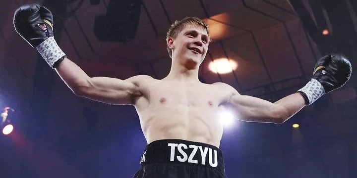 Младший сын Кости Цзю выиграл десятый бой подряд и завоевал два чемпионских пояса Младший сын Кости Цзю выиграл десятый бой подряд и завоевал два чемпионских пояса