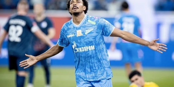 В «Зените» ответили на вопрос, планируют ли возвращать Изидора из аренды в Англии В «Зените» ответили на вопрос, планируют ли возвращать Изидора из аренды в Англии