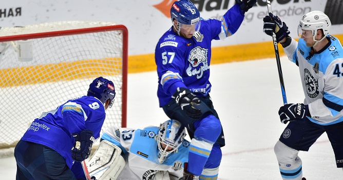 «Авангард» прервал четырехматчевую победную серию «Барыса» в КХЛ