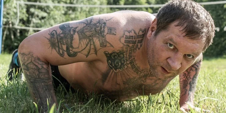 «Даже в сборной России по футболу есть игроки, которые пьянствуют, курят и в принципе ведут нездоровый образ жизни» «Даже в сборной России по футболу есть игроки, которые пьянствуют, курят и в принципе ведут нездоровый образ жизни»