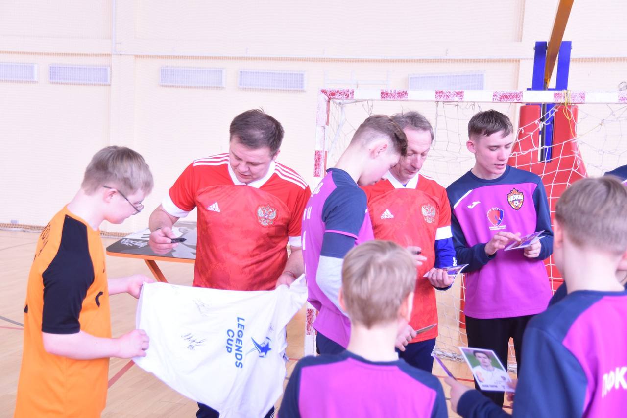 Игроки детских инклюзивных команд посетили тренировку сборной России Игроки детских инклюзивных команд посетили тренировку сборной России