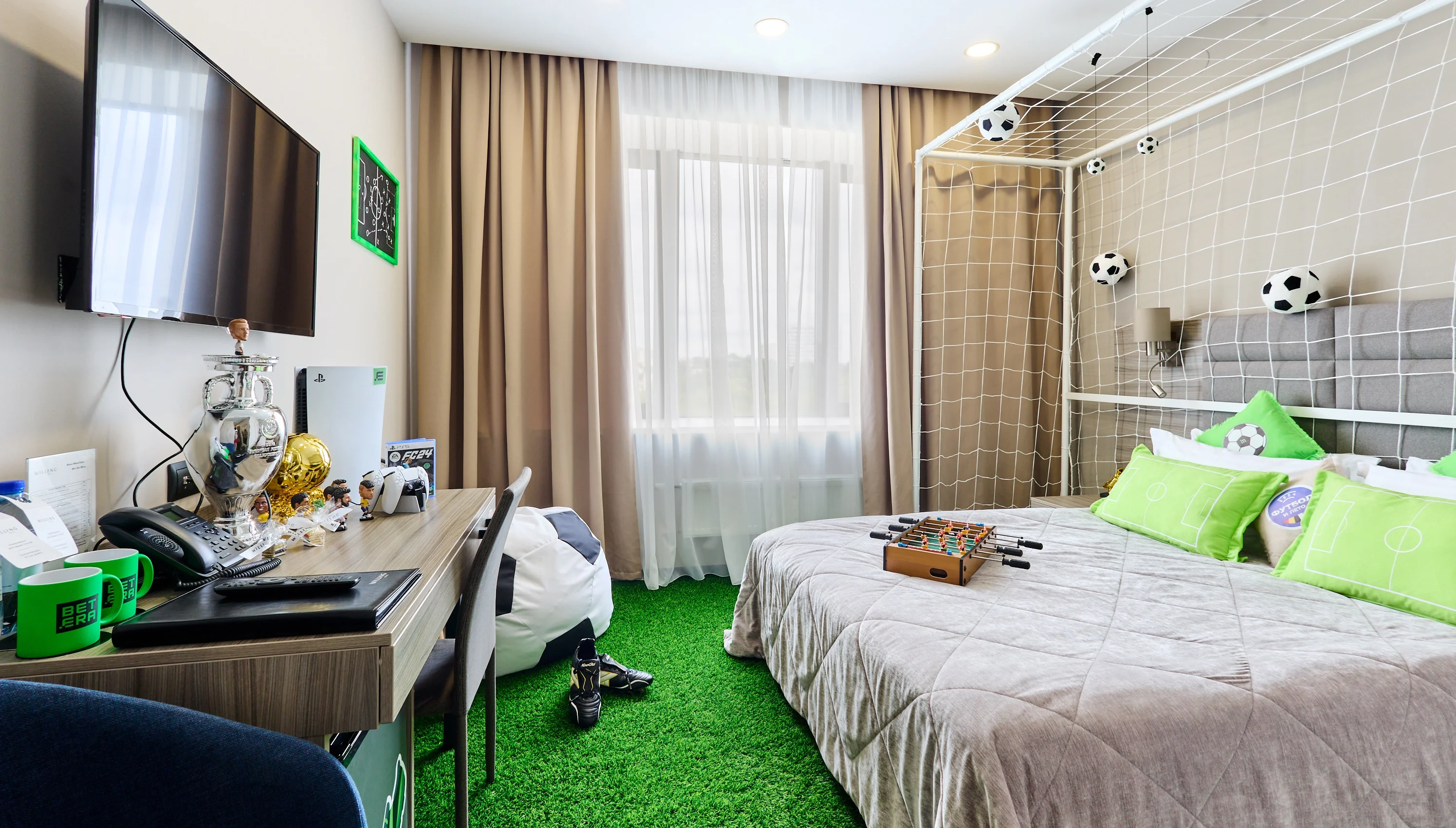 Фанаты футбола оценят! Betera оформила номер болельщика в отеле Willing в Минске