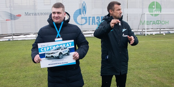 Сергей Семак вручил автомобиль победителю акции БК 1хСтавка