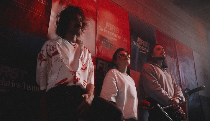 Дмитрий Неделин, AhryNyan и Alon представили мерч First No Boundaries Team!