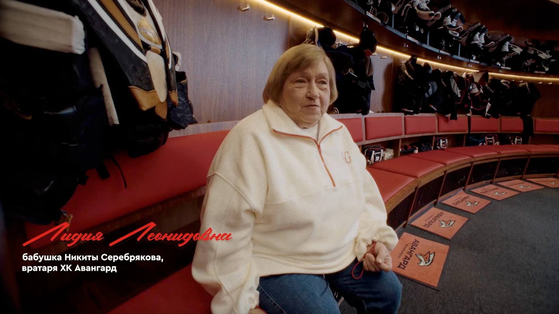 «Бабушкин свитер» в цветах «Авангарда»