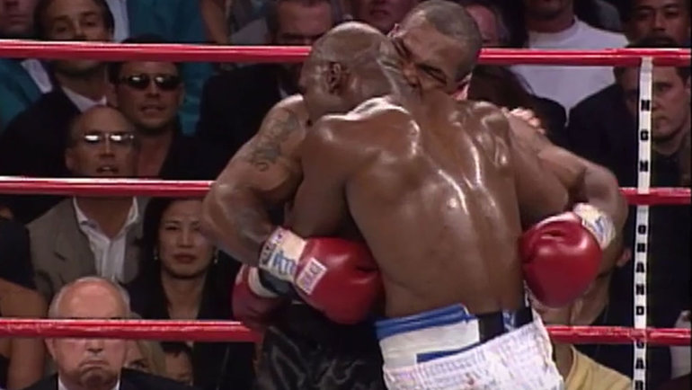 Букмекеры оценили шансы Тайсона в третьем бою с Холифилдом Букмекеры оценили шансы Тайсона в третьем бою с Холифилдом