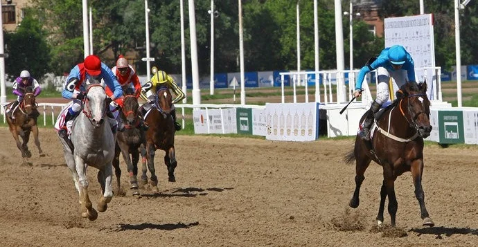 БК «Лига Ставок» в очередной раз стала партнером скачек «Гран-При Радио Monte Carlo»