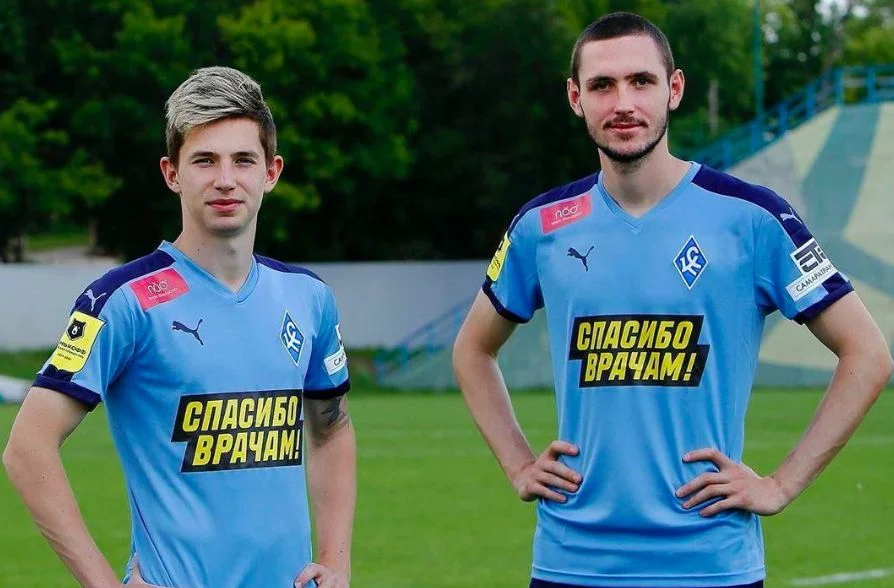 «Крылья Советов» и БК «Париматч» реализуют 25 футболок с надписью «спасибо врачам» на благотворительном аукционе «Крылья Советов» и БК «Париматч» реализуют 25 футболок с надписью «спасибо врачам» на благотворительном аукционе