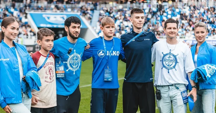 Перед игрой «Балтика» - «Зенит» амбассадор БЕТСИТИ Салахов провел турнир 1х1 Перед игрой «Балтика» - «Зенит» амбассадор БЕТСИТИ Салахов провел турнир 1х1