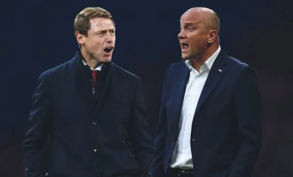 Кто уйдет раньше: Кононов или Хохлов?