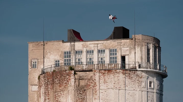 Ирек Ризаев устроил фристайл-шоу на Волге Ирек Ризаев устроил фристайл-шоу на Волге