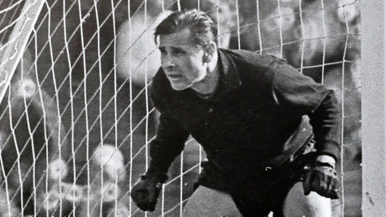 Лев Яшин претендует на попадание в состав символической сборной чемпионатов Европы по версии BBC Лев Яшин претендует на попадание в состав символической сборной чемпионатов Европы по версии BBC