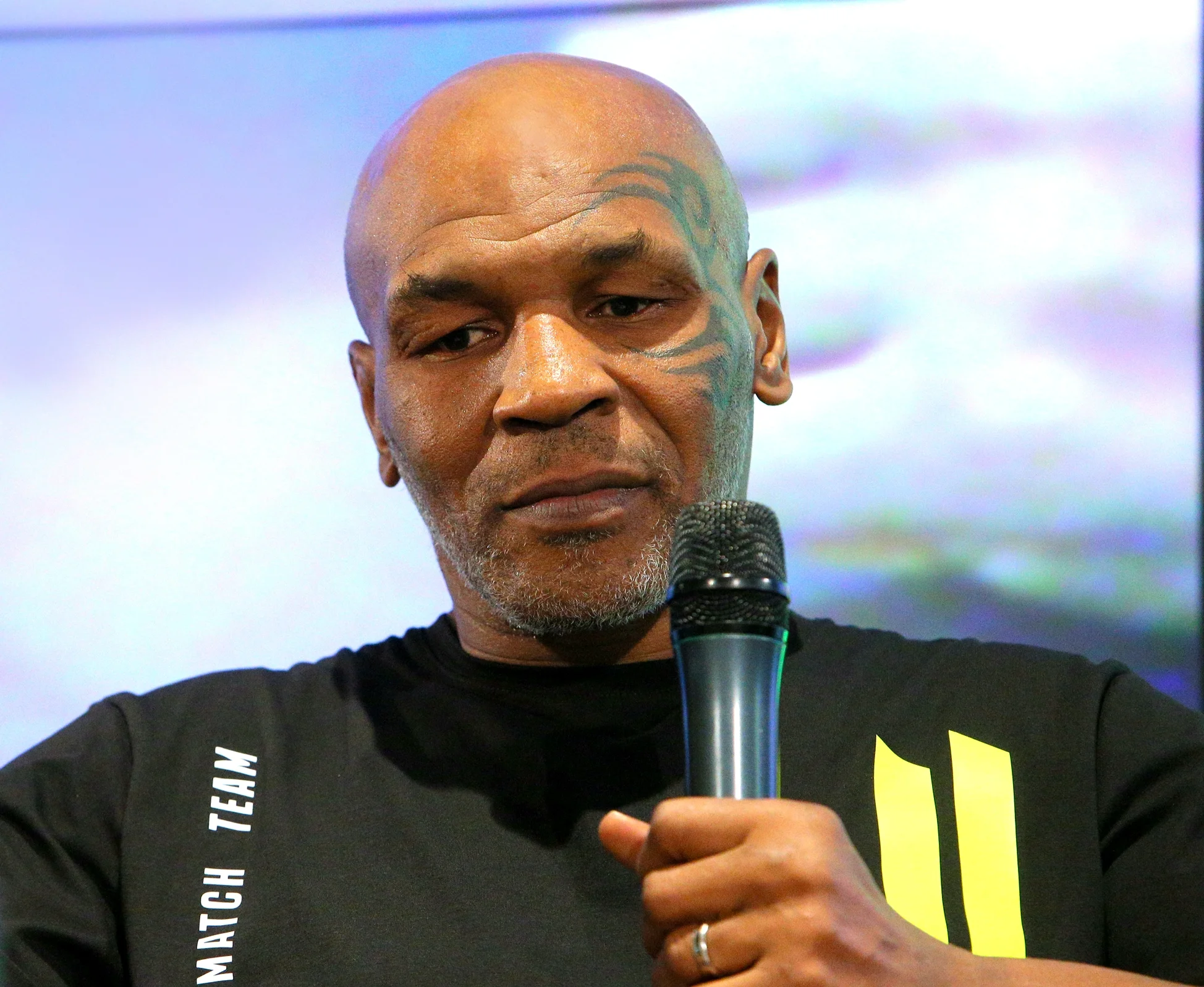 БК «Париматч»: Тайсон победит Джонса в первом бою после возвращения на ринг