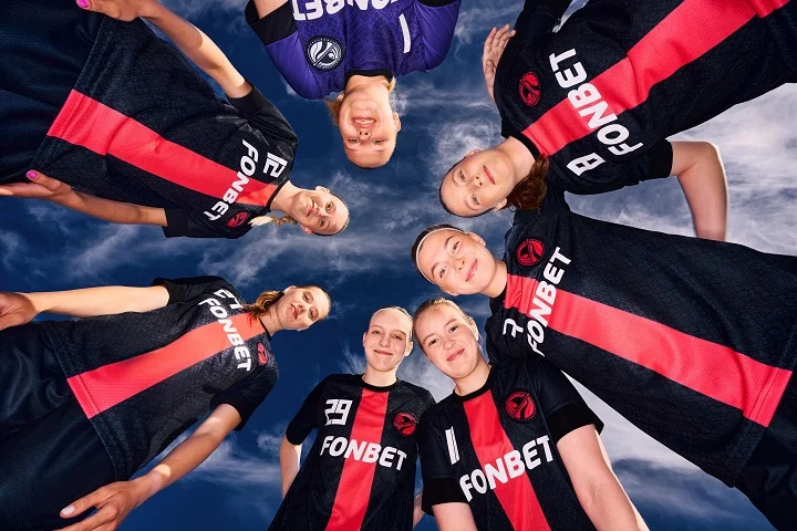 Евгения Медведева, Игорь Акинфеев, Сергей Пиняев, Женская сборная России по футболу поддержат женскую футбольную команду из Череповца Евгения Медведева, Игорь Акинфеев, Сергей Пиняев, Женская сборная России по футболу поддержат женскую футбольную команду из Череповца