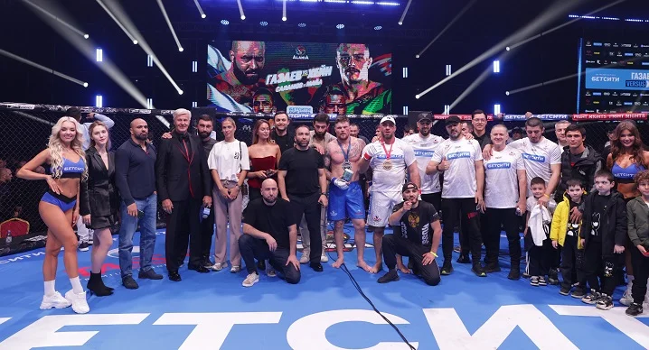 Газаев нокаутировал Джека Хейна на турнире БЕТСИТИ Fight Nights во Владикавказе