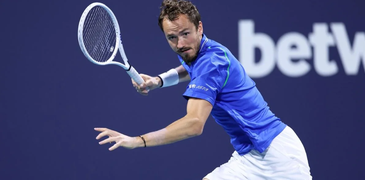 В OLIMPBET оценили «сухую» победу Медведева над Ву в 1/8 турнира в Вашингтоне