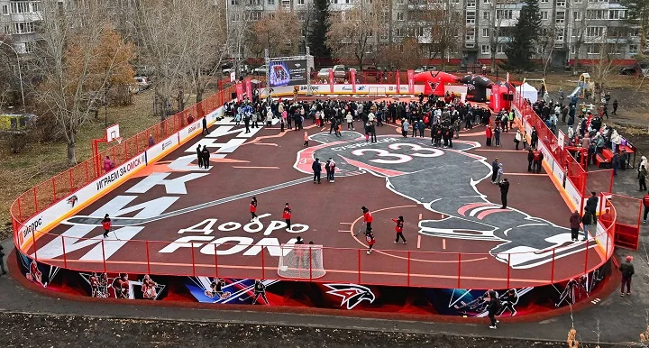 В Омске открылась хоккейная площадка имени Максима Сушинского В Омске открылась хоккейная площадка имени Максима Сушинского