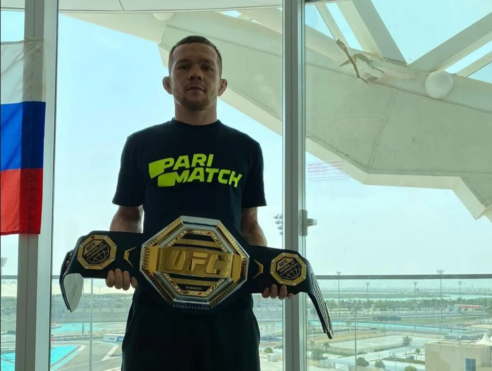 Российский боец смешанного стиля, амбассадор Parimatch Пётр Ян победил бразильца Жозе Алду на «Бойцовском острове» в Абу-Даби и стал чемпионом UFC в легчайшей весовой категории! Российский боец смешанного стиля, амбассадор Parimatch Пётр Ян победил бразильца Жозе Алду на «Бойцовском острове» в Абу-Даби и стал чемпионом UFC в легчайшей весовой категории!