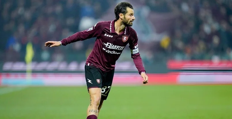 36-летний Кандрева из «Салернитаны» – самый возрастной игрок с 5+5 в топ-5 чемпионатов 36-летний Кандрева из «Салернитаны» – самый возрастной игрок с 5+5 в топ-5 чемпионатов