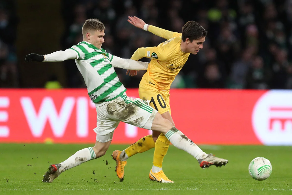 Во время ответного матча ЛК «Буде/Глимт» - «Селтик» в руках у болельщиков украинские флаги Во время ответного матча ЛК «Буде/Глимт» - «Селтик» в руках у болельщиков украинские флаги