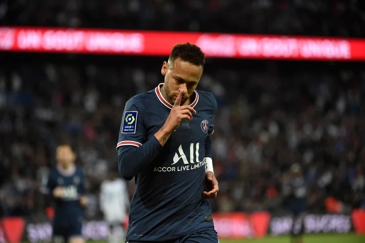 Неймар фанатам ПСЖ: «Прекращайте свистеть, или вам не хватит воздуха» Неймар фанатам ПСЖ: «Прекращайте свистеть, или вам не хватит воздуха»