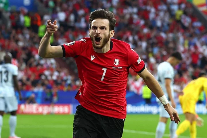 Хвича Кварацхелия: «Не мог представить, что Роналду подойдет и заговорит со мной» Хвича Кварацхелия: «Не мог представить, что Роналду подойдет и заговорит со мной»