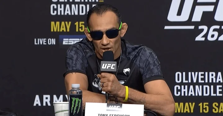 Дос Аньос раскритиковал тренировки Фергюсона с марафонцем Дос Аньос раскритиковал тренировки Фергюсона с марафонцем