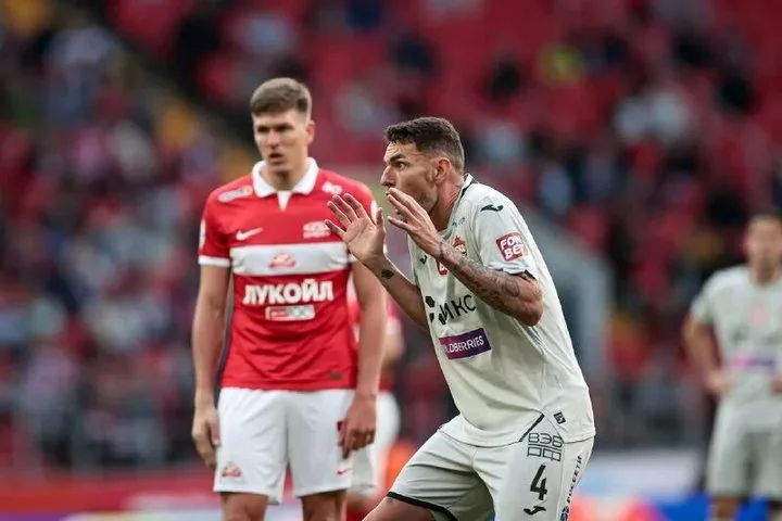 Дмитрий Зеленов: «Комментировать фантазии Роши нет смысла. Две недели прошло после нашей победы в дерби, а коллеги никак не отпустят ситуацию» Дмитрий Зеленов: «Комментировать фантазии Роши нет смысла. Две недели прошло после нашей победы в дерби, а коллеги никак не отпустят ситуацию»