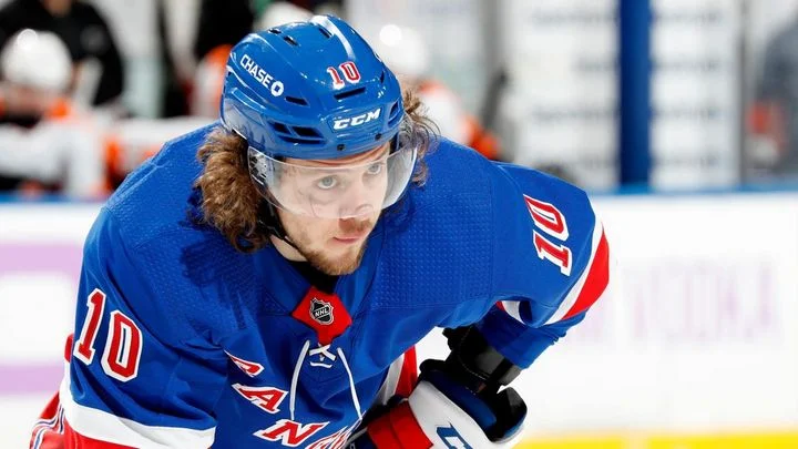 Артемий Панарин рассказал, почему пользуется кнопочным телефоном: «В Америке 3G отключили, и моя «Nokia» в некоторых городах не ловит» Артемий Панарин рассказал, почему пользуется кнопочным телефоном: «В Америке 3G отключили, и моя «Nokia» в некоторых городах не ловит»