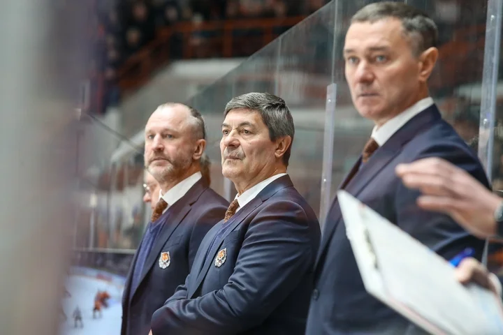 Андрей Мартемьянов продлил контракт с «Амуром» на один сезон Андрей Мартемьянов продлил контракт с «Амуром» на один сезон