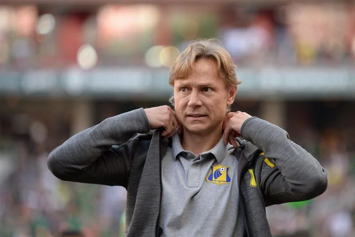 Валерий Карпин: «Гол, который мы пропустили в первом тайме, – это детский сад. Защитник упал в неподходящий момент» Валерий Карпин: «Гол, который мы пропустили в первом тайме, – это детский сад. Защитник упал в неподходящий момент»