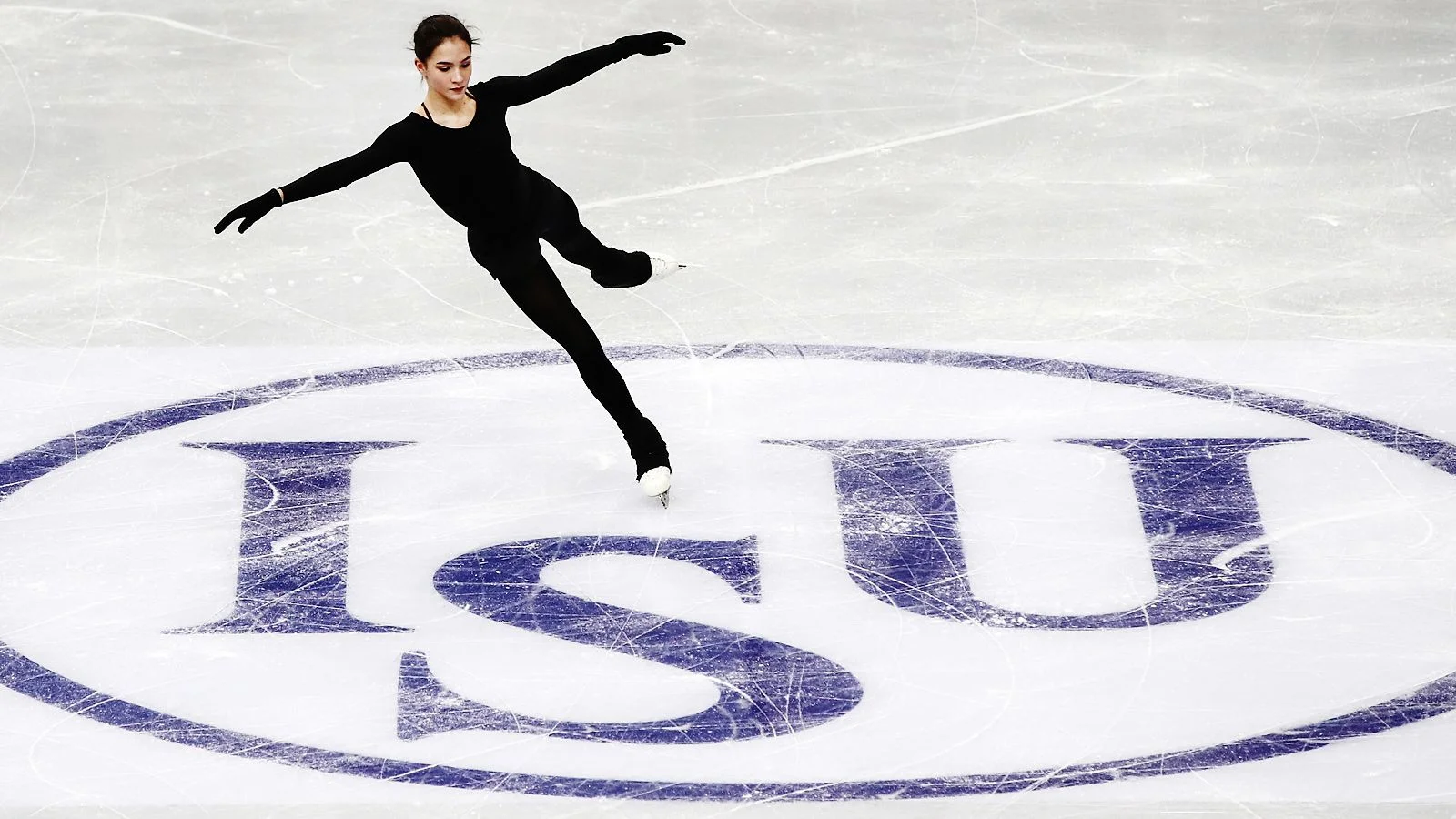 Международный союз конькобежцев отстранил Россию и Беларусь от всех турниров