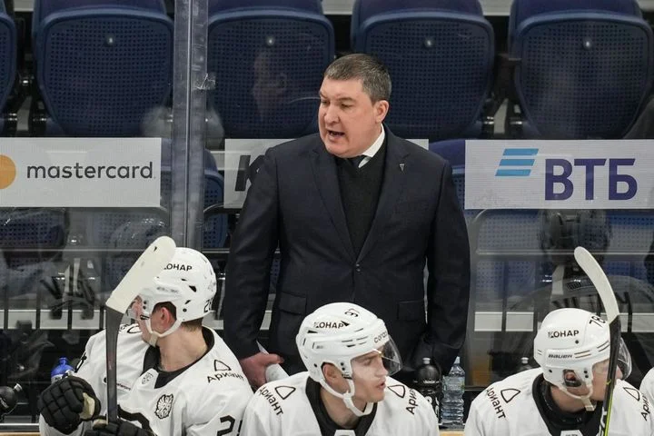 Тренер «Трактора» Анвар Гатиятулин после 0:4 от «Локо»: «Опять ненужные удаления, ошибки. Соперник этим воспользовался и сыграл по счету»