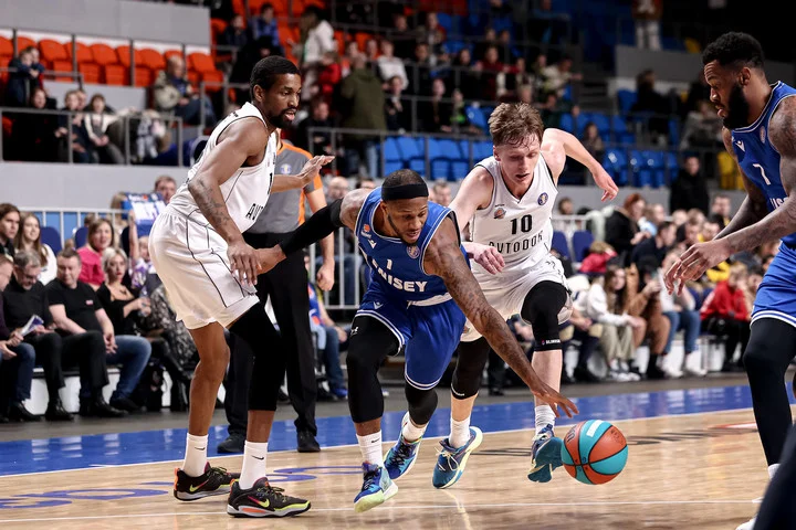 «Енисей» прервал четырехматчевую победную серию «Автодора» «Енисей» прервал четырехматчевую победную серию «Автодора»