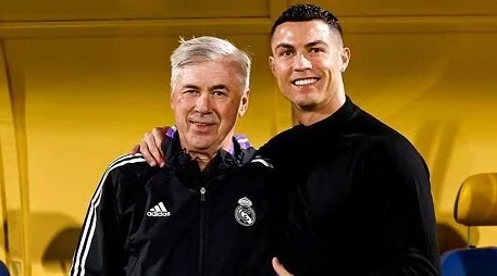 Роналду получил приз от президента УЕФА как лучший бомбардир в истории ЛЧ Роналду получил приз от президента УЕФА как лучший бомбардир в истории ЛЧ