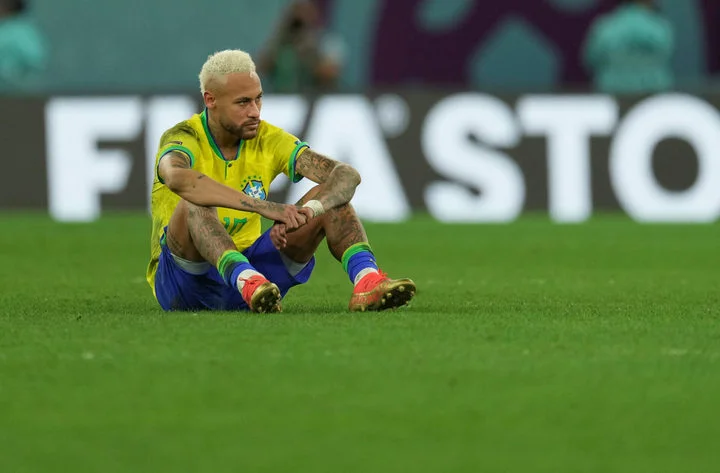 Неймар не улетел из Катара вместе со сборной Бразилии Неймар не улетел из Катара вместе со сборной Бразилии