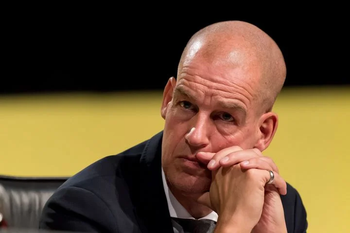 Карстен Крамер об отказе подписывать Роналду: «Ценность «Боруссии» Дортмунд не зависит от подписчиков в социальных сетях» Карстен Крамер об отказе подписывать Роналду: «Ценность «Боруссии» Дортмунд не зависит от подписчиков в социальных сетях»