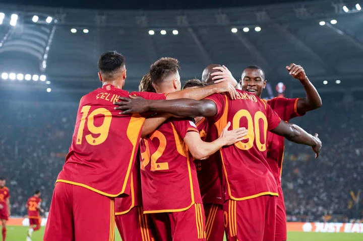 «Рома» возглавила группу G Лиги Европы, обыграв «Славию» «Рома» возглавила группу G Лиги Европы, обыграв «Славию»