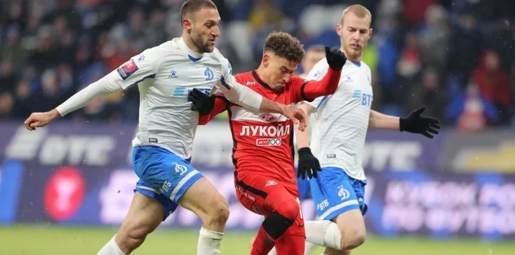 Рука-плечо, новая схема «Спартака» и чудеса судейства. «Динамо» — в четвертьфинале Кубка России