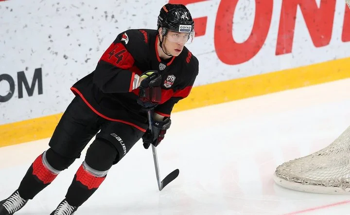 Дамир Шарипзянов: «Приятно, что выводил «Авангард» на сегодняшний матч. Стараюсь не делать на это большой акцент – все мы одна большая команда, идем к одной цели»