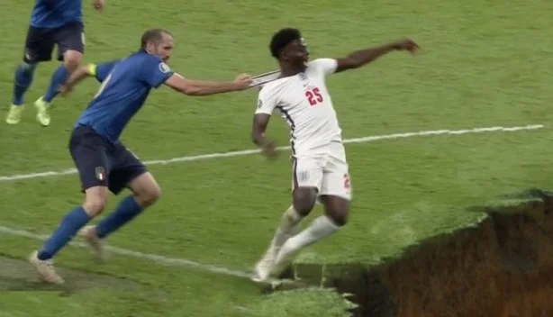 Кьеллини о Евро-2020: «Хорошо смог схватить Саку в финале, это был самый популярный мем лета» Кьеллини о Евро-2020: «Хорошо смог схватить Саку в финале, это был самый популярный мем лета»