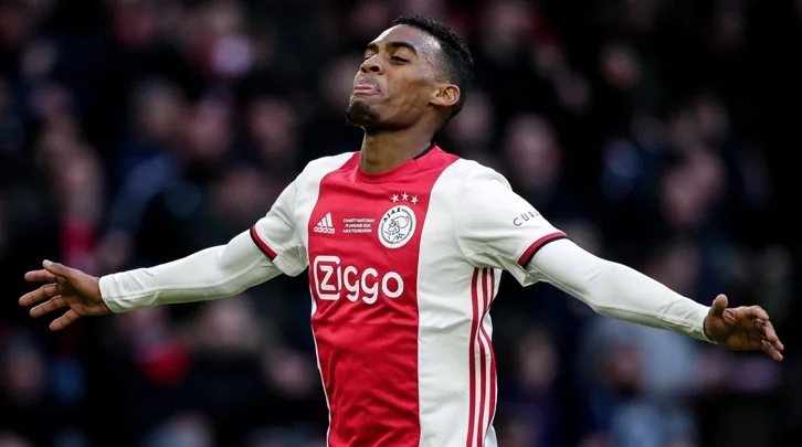 «Ювентус» лидирует в борьбе за полузащитника «Аякса» Райана Гравенберха