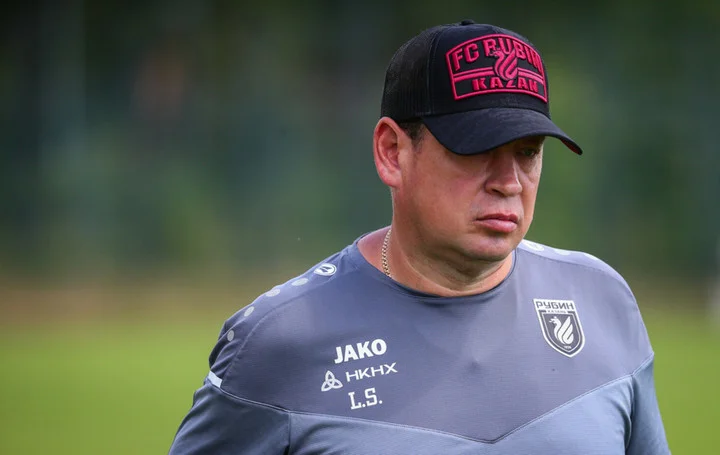 Леонид Слуцкий: «Агент нашел мне зарубежный вариант. Когда я сказал, что не пойду, он орал мне в трубку: ты идиот, дебил и придурок, как вообще можно?» Леонид Слуцкий: «Агент нашел мне зарубежный вариант. Когда я сказал, что не пойду, он орал мне в трубку: ты идиот, дебил и придурок, как вообще можно?»