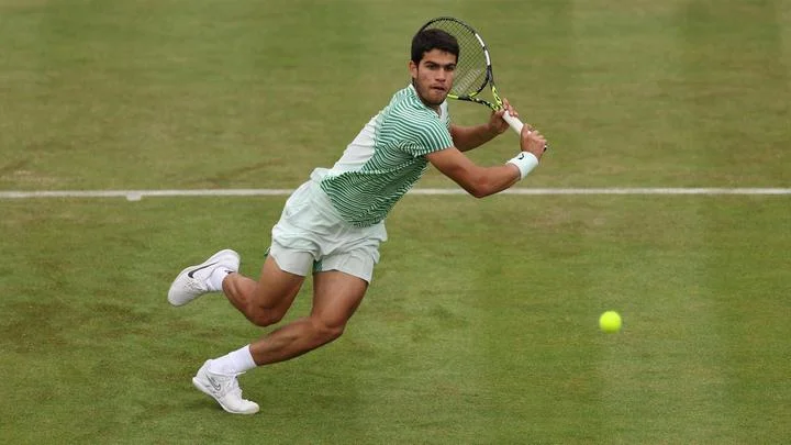 Карлос Алькарас: «На траве Роджер и Энди для меня – лучшие игроки. Не говорю о Джоковиче, потому что он скользит как по грунтовому корту. Это не мой стиль» Карлос Алькарас: «На траве Роджер и Энди для меня – лучшие игроки. Не говорю о Джоковиче, потому что он скользит как по грунтовому корту. Это не мой стиль»