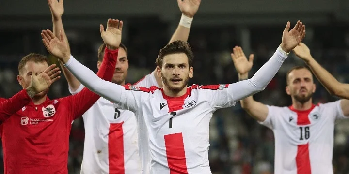 Гути о Хвиче: «Я немного зол на него. Он обещал мне футболку – она не приехала до сих пор» Гути о Хвиче: «Я немного зол на него. Он обещал мне футболку – она не приехала до сих пор»