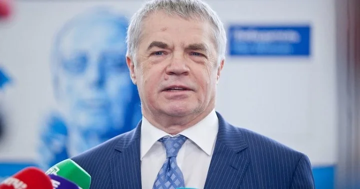 Медведев о возможном уходе легионеров из «Зенита»: «Не надо говорить, что у кого-то уехали все легионеры, у кого-то не все» Медведев о возможном уходе легионеров из «Зенита»: «Не надо говорить, что у кого-то уехали все легионеры, у кого-то не все»